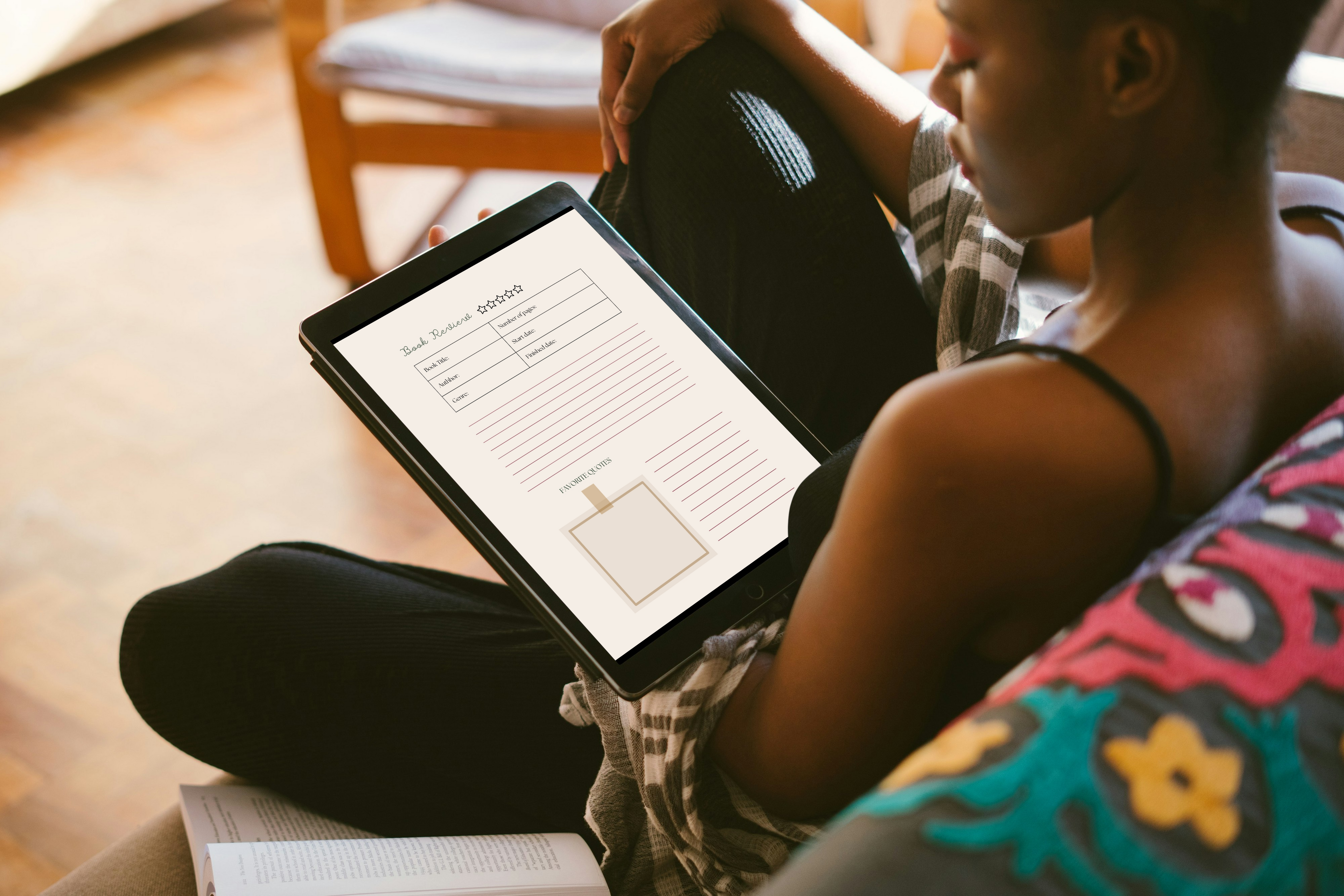 Digital reading journal gold design for book lovers